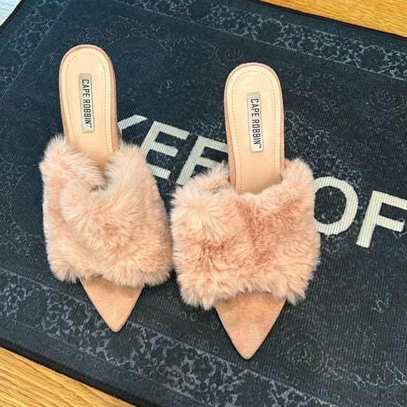 Cape Robbin faux fur slip on pointed toe heels women’s size 9 mauve / pink - Picture 1 of 8